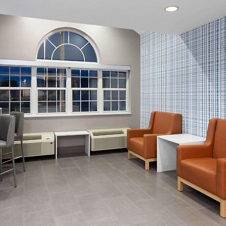 Microtel Inn By Wyndham Janesville Ngoại thất bức ảnh