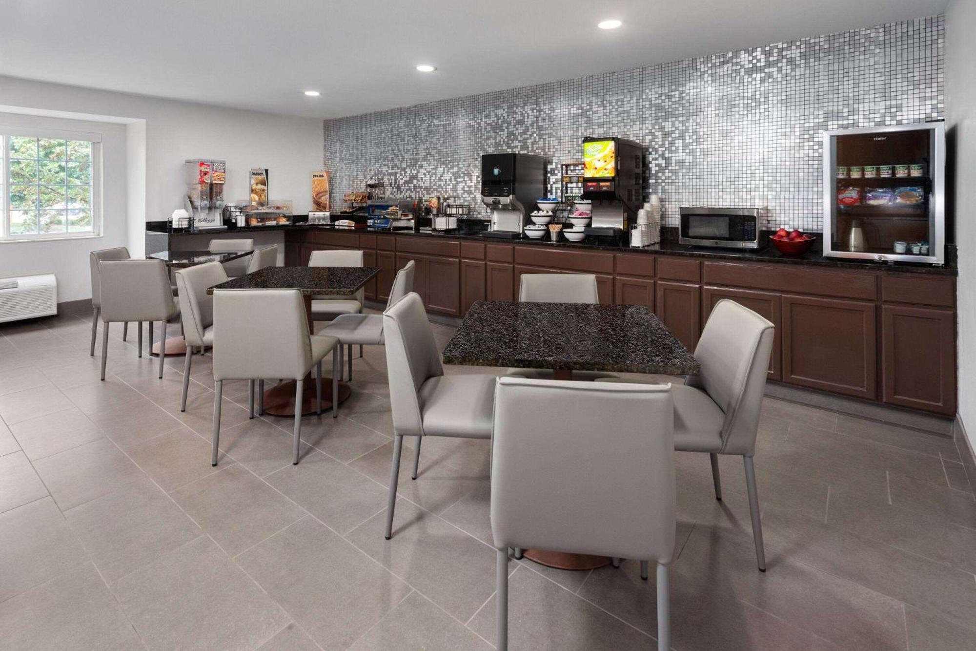 Microtel Inn By Wyndham Janesville Ngoại thất bức ảnh