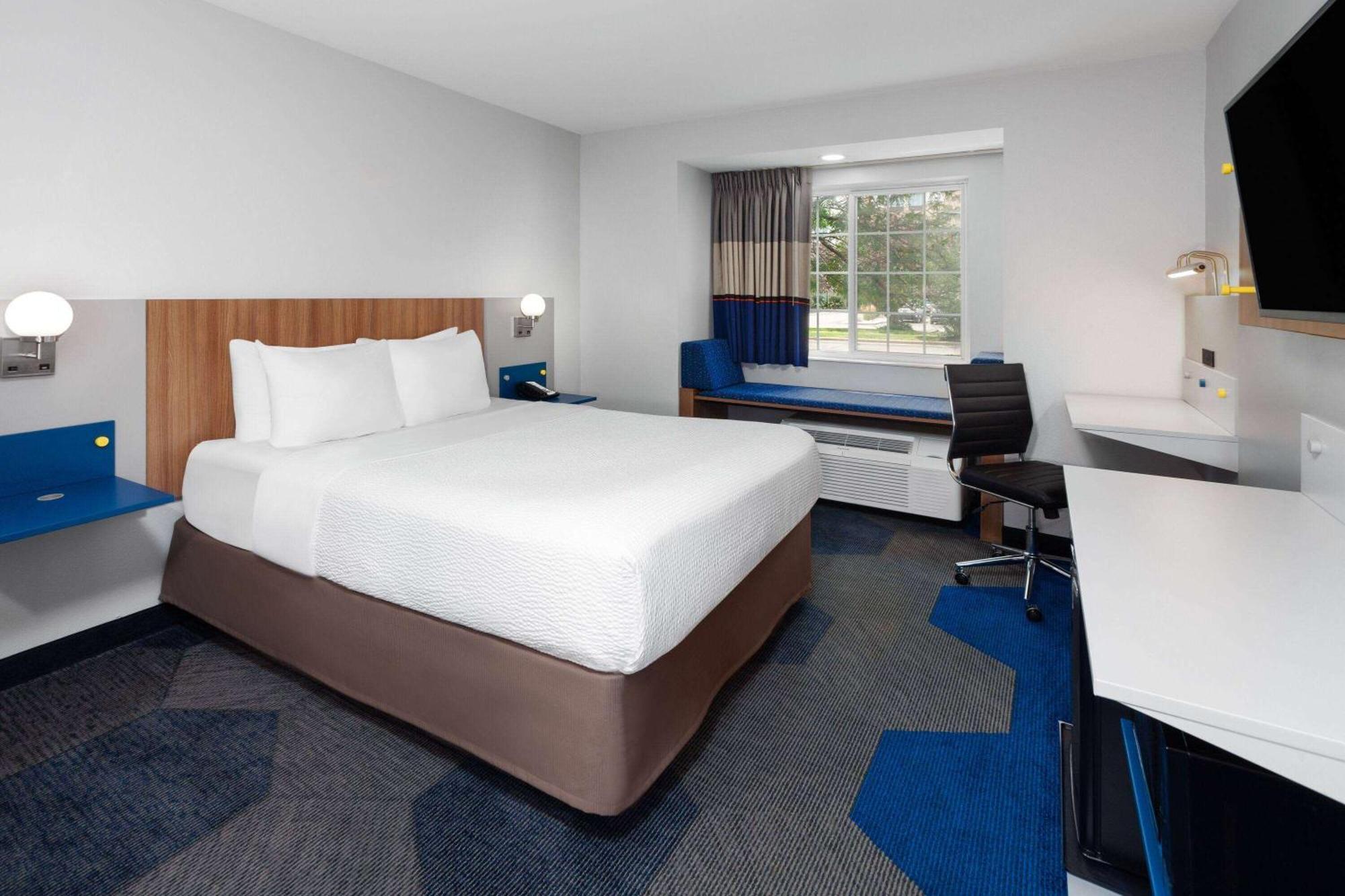 Microtel Inn By Wyndham Janesville Ngoại thất bức ảnh